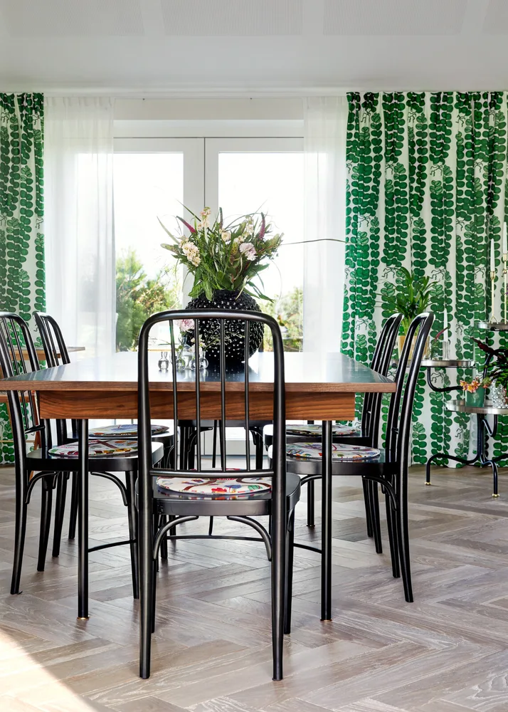 Interior — Emma Shevtzoff