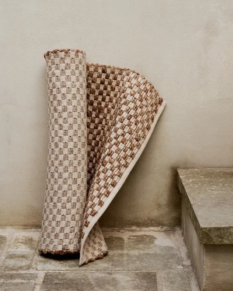 Granit — Julia Losciale